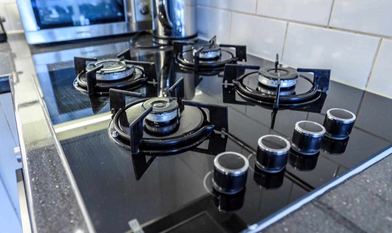 Mosspark Boulevard Exec Apartment i Free Parking Glasgow Eksteriør bilde