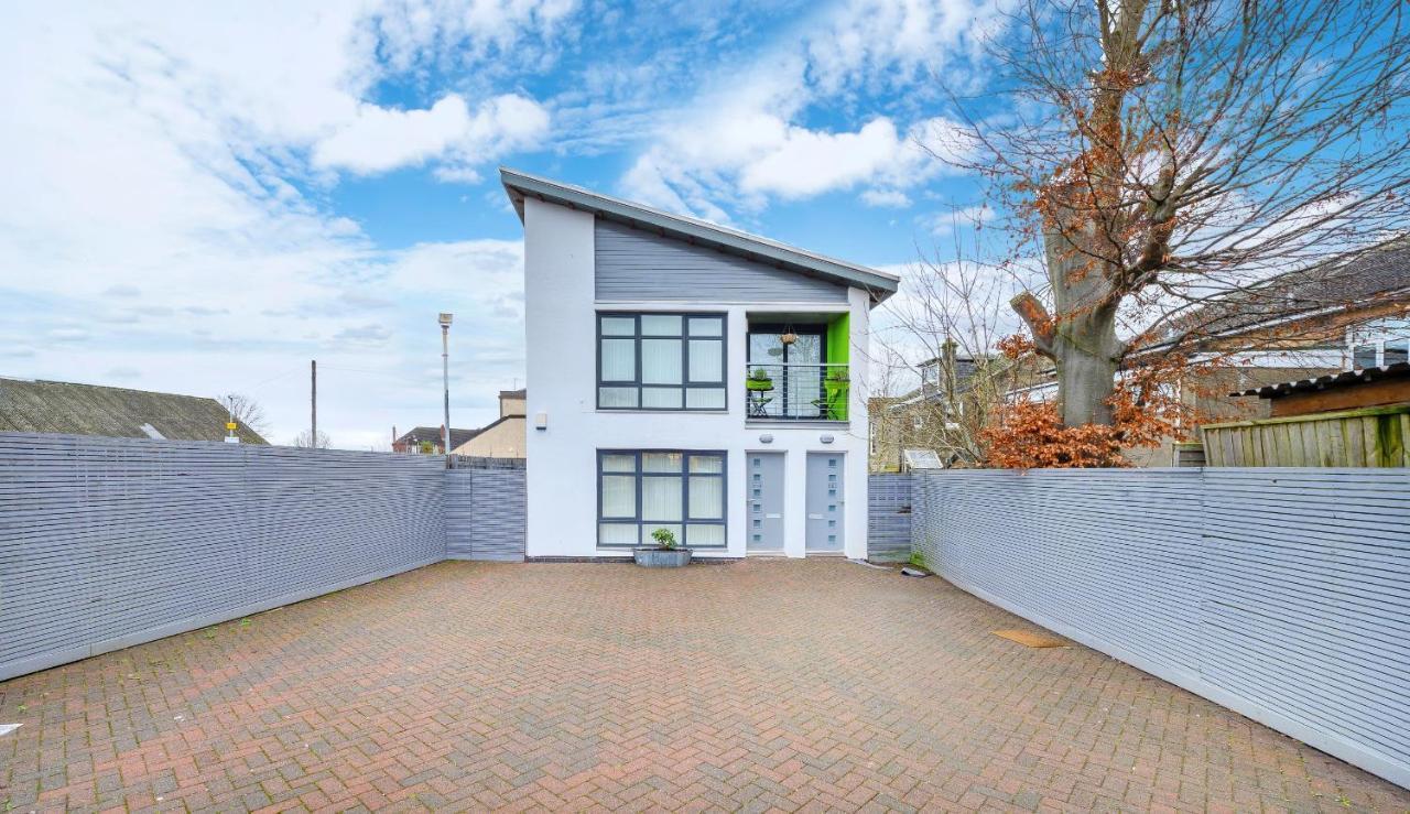 Mosspark Boulevard Exec Apartment i Free Parking Glasgow Eksteriør bilde